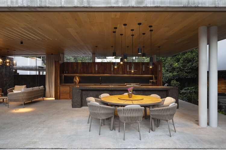 Casa Colibrí / Estudio Libre MX - Fotografía de interiores, madera, sillas, fijación de vigas