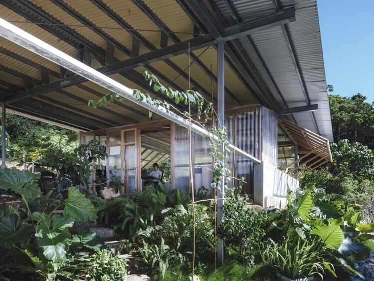 Studio In Gushichan / Studio Cochi Architects - More Images