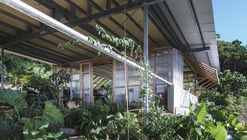 Studio In Gushichan / Studio Cochi Architects