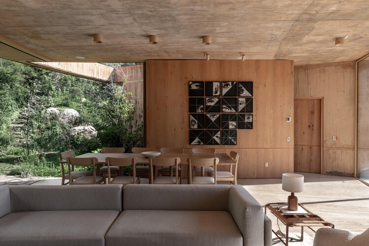 Casa 720° / Fernanda Canales - fotografía de interiores, sala, concreto, sillas