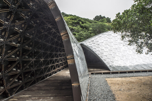 How Cities Design Public Life in the Shade - Image 9 of 20