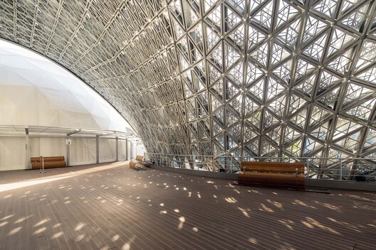 How Cities Design Public Life in the Shade - Image 5 of 20