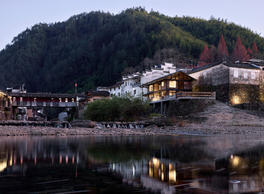 Renovation of the Old Riverside House / Ref Architects + 0.5m Studio - Image 7 of 36