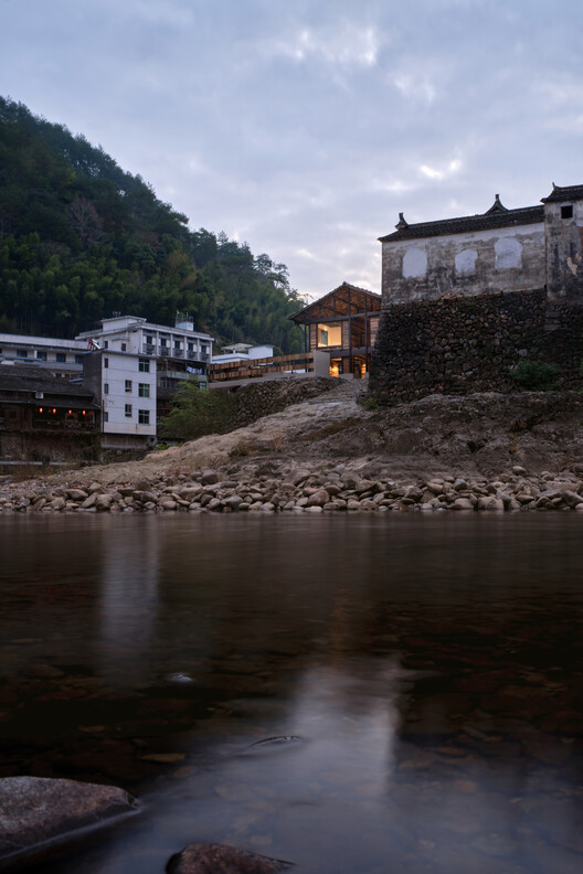 Renovation of the Old Riverside House / Ref Architects + 0.5m Studio - Image 27 of 36