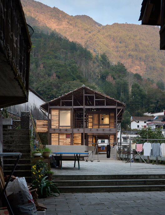 Renovation of the Old Riverside House / Ref Architects + 0.5m Studio - Exterior Photography