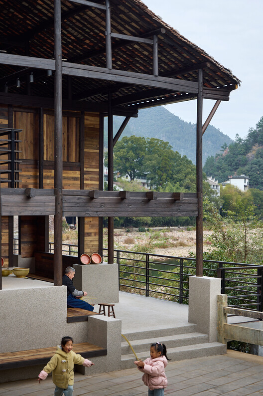 Renovation of the Old Riverside House / Ref Architects + 0.5m Studio - Exterior Photography, Wood, Balcony