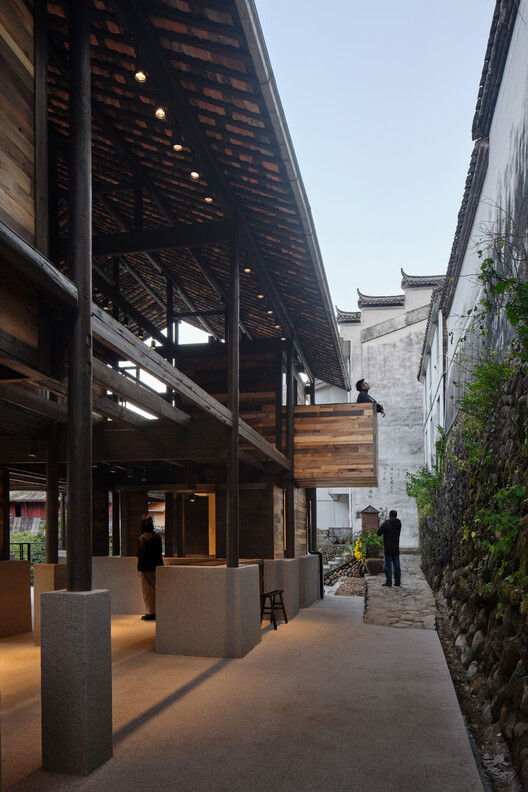 Renovation of the Old Riverside House / Ref Architects + 0.5m Studio - Exterior Photography, Wood