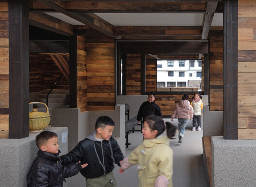 Renovation of the Old Riverside House / Ref Architects + 0.5m Studio - Interior Photography, Wood