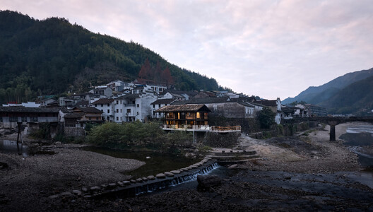Renovation of the Old Riverside House / Ref Architects + 0.5m Studio - Exterior Photography