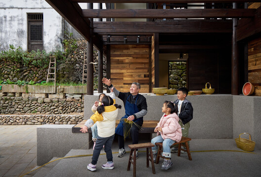 Renovation of the Old Riverside House / Ref Architects + 0.5m Studio - Interior Photography, Wood