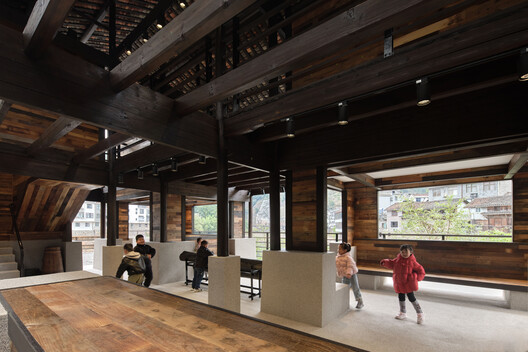 Renovation of the Old Riverside House / Ref Architects + 0.5m Studio - Interior Photography, Wood