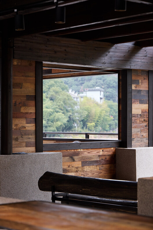 Renovation of the Old Riverside House / Ref Architects + 0.5m Studio - Interior Photography, Wood, Beam