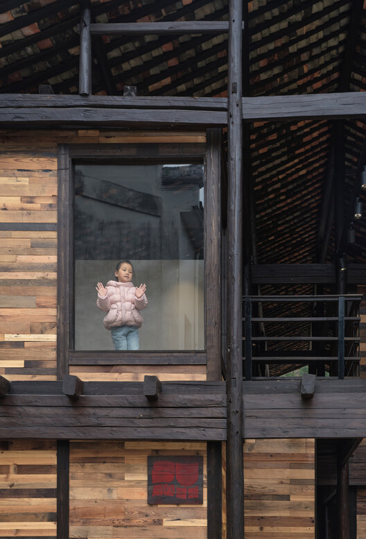 Renovation of the Old Riverside House / Ref Architects + 0.5m Studio - Exterior Photography, Wood