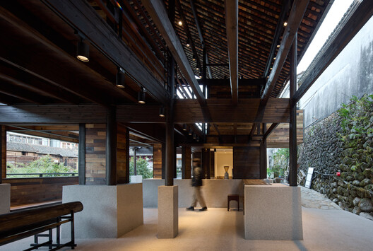 Renovation of the Old Riverside House / Ref Architects + 0.5m Studio - Interior Photography, Wood, Beam