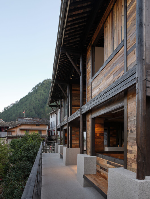 Renovation of the Old Riverside House / Ref Architects + 0.5m Studio - Exterior Photography, Wood, Balcony, Beam