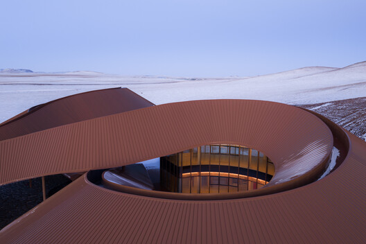 Volcano-In Visitor Center / PLAT ASIA - Exterior Photography