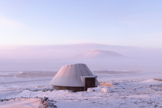 Volcano-In Hotel of Arrivals / PLAT ASIA - Exterior Photography