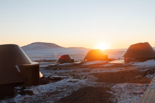 Volcano-In Hotel of Arrivals / PLAT ASIA - Exterior Photography