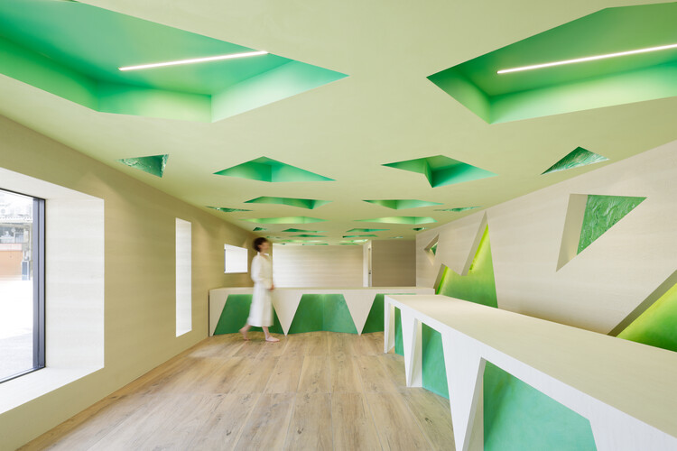 Kakushin Office/Resonance of Green / Moriyuki Ochiai Architects - Interior Photography, Offices Interiors