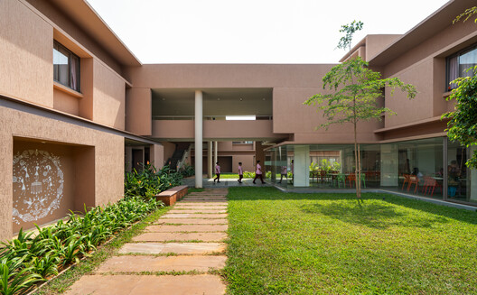Bagchi Karunashraya Palliative Care Center / Mindspace - Exterior Photography, Garden, Courtyard