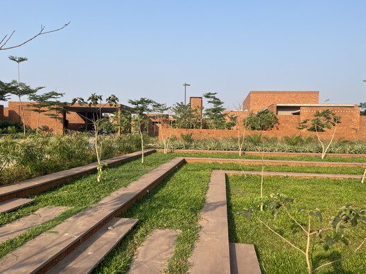 Bagchi Karunashraya Palliative Care Center / Mindspace - Exterior Photography, Garden, Brick