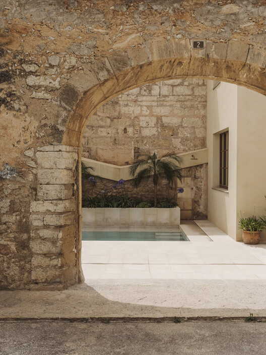 Born 10 / NORA studio - fotografía de interiores, arcos, hormigón, arcadas