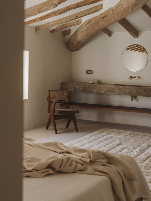 Born 10 / Estudio NORA - fotografía de interiores, dormitorio, madera, iluminación, fijación de vigas