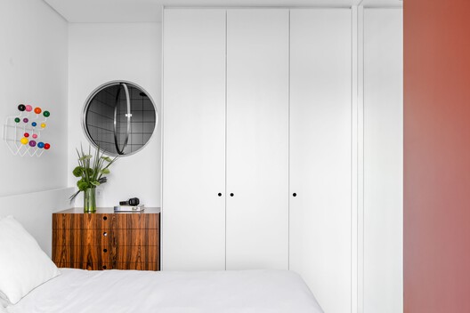 Apartamento Piracema / Nommo Arquitetos + BOSCARDIN CORSI - Fotografía interior, Dormitorio, Madera, Camas, Iluminación, Armarios