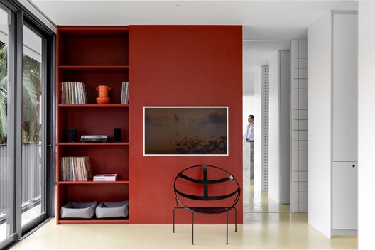 Apartamento Piracema / Nommo Arquitetos + BOSCARDIN CORSI - Fotografía interior, Madera, Estanterías, Mesas, Sillas