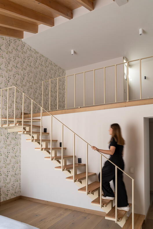 Casa Auseva / graus - fotografía de interiores, escaleras, madera, barandillas