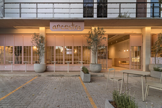 Ancestra Panadería / Tallera Ancestra Panadería / Tallera - Fotografía exterior, Sillas