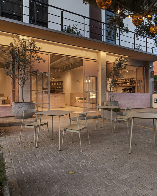 Ancestra Panadería / Tallera Ancestra Panadería / Tallera - Fotografía exterior, Mesas, Sillas, Vidrio