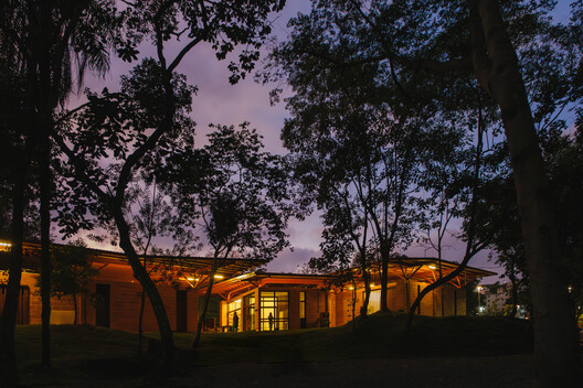 Córrego do Bispo Linear Park / Natureza Urbana - Image 11 of 24