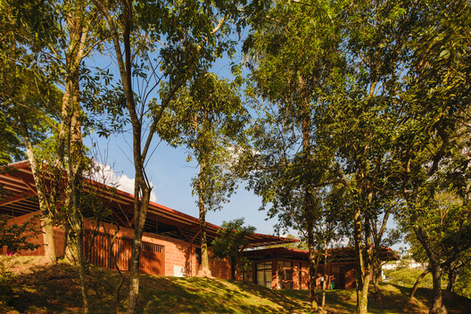Córrego do Bispo Linear Park / Natureza Urbana - Exterior Photography, Wood, Garden