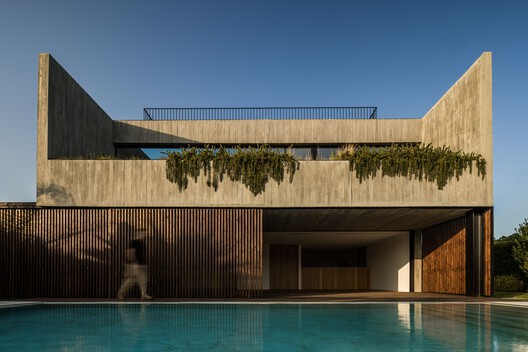 House Colinas / Atelier Data House Colinas / Atelier Data - Image 1 of 48