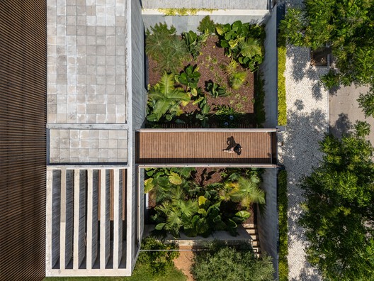 House Colinas / Atelier Data House Colinas / Atelier Data - Exterior Photography, Garden