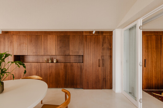 Apartamento Miguel Tostes / BARRA Arquitetos Apartamento Miguel Tostes / BARRA Arquitetos - Fotografía interior, Madera, Puerta