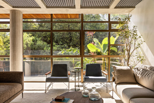 Moiré Apartment / CODA Arquitetura - Interior Photography, Living Room, Chair, Table