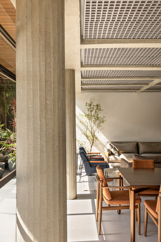 Moiré Apartment / CODA Arquitetura - Interior Photography, Wood, Chair