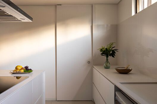 Moiré Apartment / CODA Arquitetura - Interior Photography, Bathroom, Wood, Lighting, Countertop, Sink, Glass
