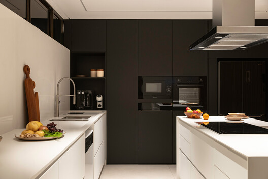 Moiré Apartment / CODA Arquitetura - Interior Photography, Kitchen, Countertop, Wood, Lighting
