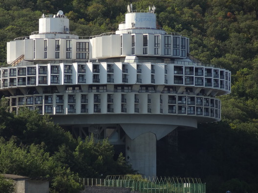 Druzhba Sanatorium: A Soviet Monument Suspended Between Earth and Sea - Image 6 of 21
