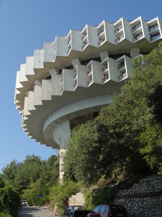 Druzhba Sanatorium: A Soviet Monument Suspended Between Earth and Sea - Image 11 of 21