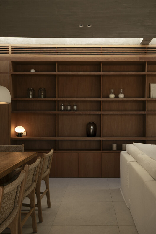 Casa Ignacia / av group. - Fotografía interior, Madera, Mesas, Sillas