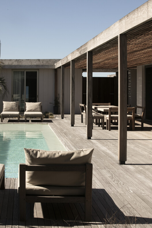 Casa Ignacia / Grupo AV. - Fotografía exterior, madera, pilares.