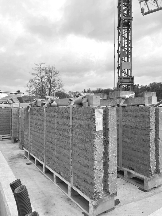 Semi-Detached House in Friedrichsruhe / larob. studio für architektur + Florian Nagler Architekten - Image 25 of 26