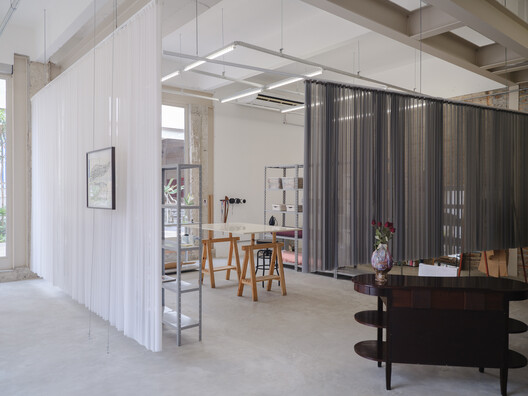 ÃO ATELIÊ/SHOWROOM / Clube ÃO ATELIÊ/SHOWROOM / Clube - Interior Photography, Dining room, Wood, Lighting, Chair, Glass