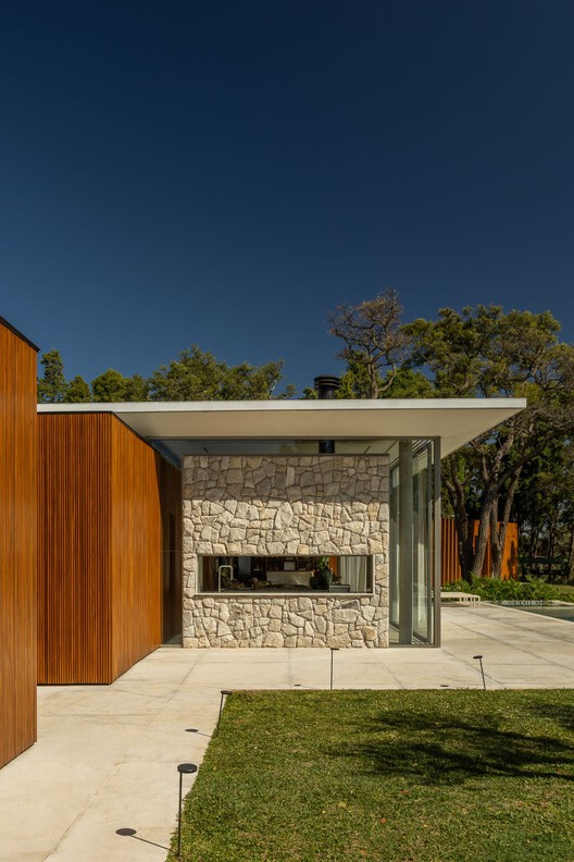 GC House / Estúdio Naia - Image 14 of 31