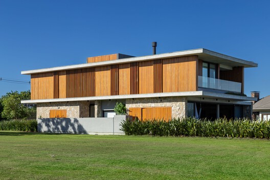 Casa Ilhas / RMK Arquitetura + Galeria 733 - Fotografia de Exterior