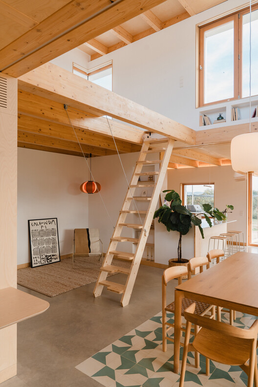 House in Pradet / Clara Crous Arquitectura - Interior Photography, Dining room, Wood, Stairs, Beam, Chair